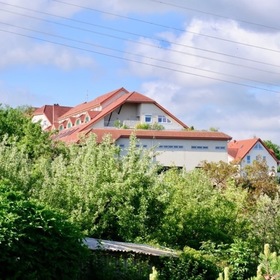 ETW-Paket! Zwei Apartments! 2 Balkone! Zum Teil möbliert! Vermietet! Faktor 17!