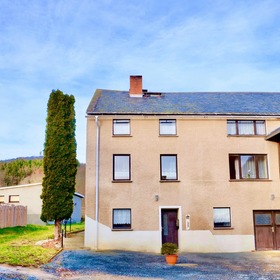 Liebenswertes, sanierungsbedürftiges Zweifamilienhaus in idyllischer Lage!