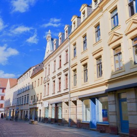 Solide, sehr gepflegt! Wohn- und Geschäftshaus in historischer Innenstadt! 2 freie Einheiten!