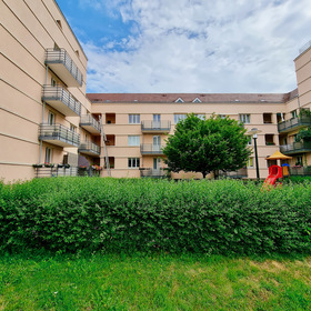 RUHIGE top vermietete 2,5-Zimmer-Wohnung mit Balkon und Stellplatz!