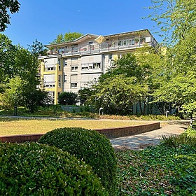 LAGE Goetheallee! Direkt beziehbar! 2-Zimmer! Balkon! TG-Stellplatz!
