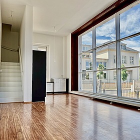 FREIE 4-Zi.-Maisonette! EBK, Gäste-WC, FHZG, 2-Stellplätze!