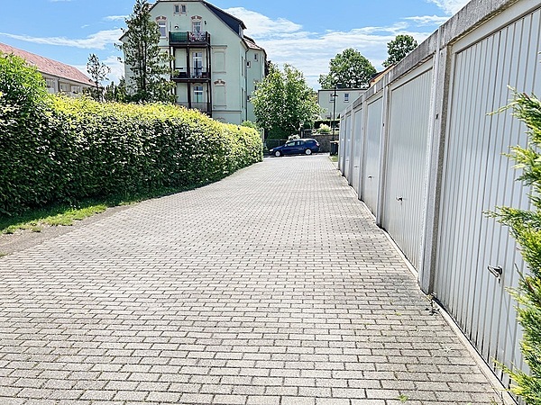 Zufahrt Garagen
