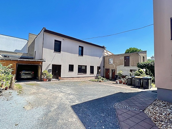 Hinterhaus mit Garage