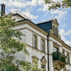 Atemberaubende Penthousewohnung in denkmalgeschützter Villa!