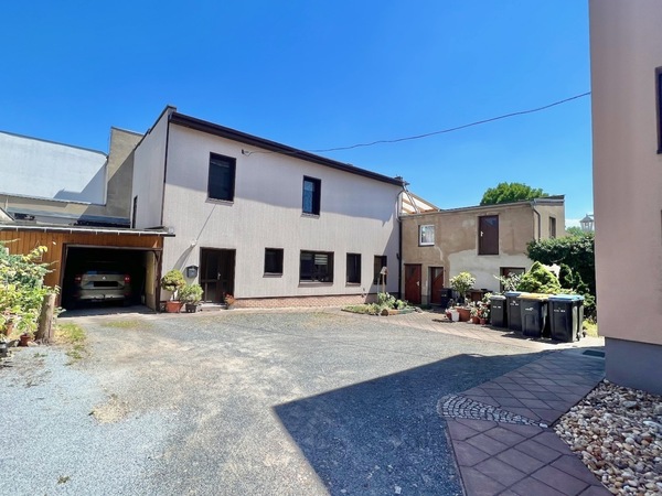 Hinterhaus mit Garage