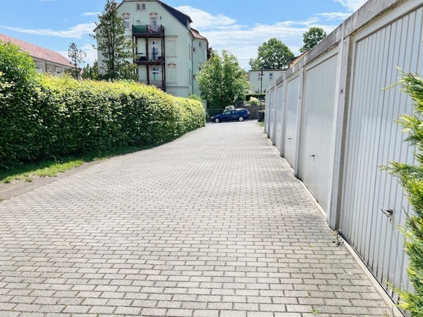 Zufahrt Garagen