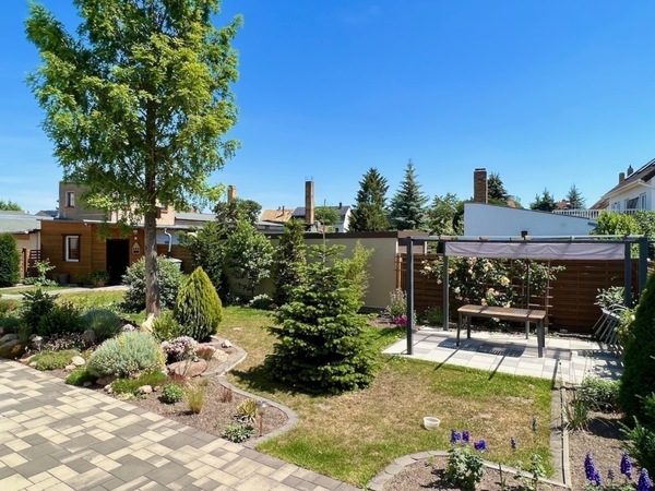 Garten mit Terrasse