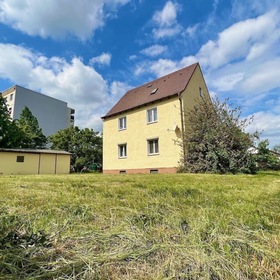 Tolles Haus zum Modernisieren! Fernwärme! Energieeffizienzklasse B! Stadtgrenze von Dresden!