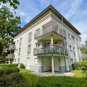 Freie 3-Zimmer Wohnung in begehrter Lage direkt an der Elbe mit 2 Balkonen & TG Stellplatz!