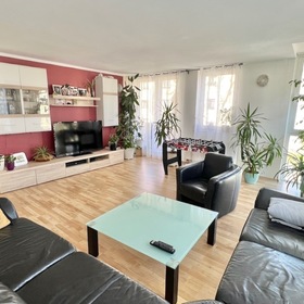 Zur Eigennutzung! 5,5 Zimmer-Wohnung! Sonnenterrasse + 2 Balkone! EBK! 2014 innen komplett neu!