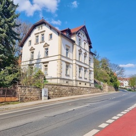 Vermietete 3-Raum-Wohnung mit Balkon! Denkmalschutz!