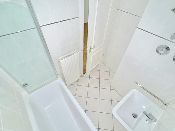 Bad mit Wanne