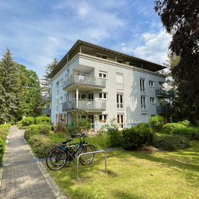 Direkt bezugsfrei! 3-Zimmer-Wohnung! Großer Balkon + TG-Stellplatz! Herrliche Parkanlage!