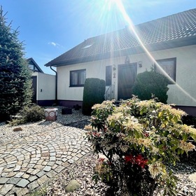 Tolles Einfamilienhaus in idyllischer Lage! Kamin! Kl. Pool! Billard!