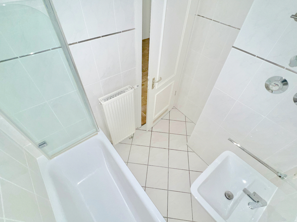Bad mit Wanne