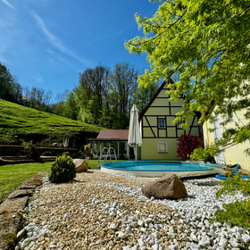 Saniertes Fachwerkhaus mit fast 9.000 m² Grundstück! Pool! Koi-Teich! Pellethzg.!