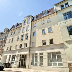 Freie 4-Zimmer-Wohnung! Balkon! 2 Bäder! Gäste-WC! Aufzug! 2 Stellplätze! Ruhige Lage!