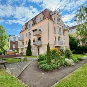 Bezugsfrei! Moderne 2-Zimmer-Maisonette-Wohnung mit Balkon, TG, Aufzug!
