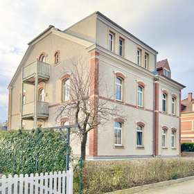 Naturnahe & sonnige Etagenwohnung mit Südbalkon, Eckbadewanne & Stellplatz!