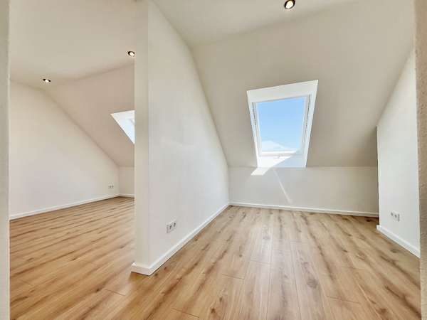 Schlafzimmer mit Ankleide DG