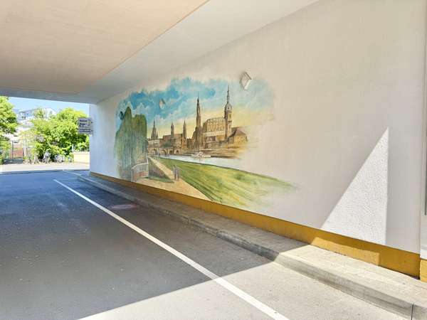 Durchgang zur Tiefgarage/Eingang