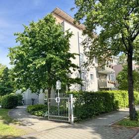 Langzeitvermietete 3-Zimmer-Wohnung! Balkon! TG-Stellplatz! Tageslichtbad mit Wanne!