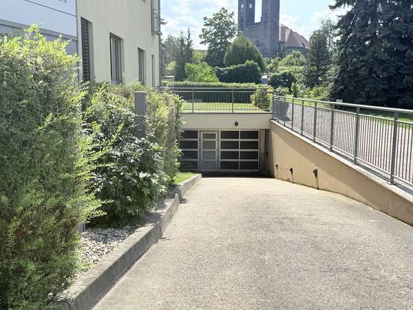 Tiefgarageneinfahrt