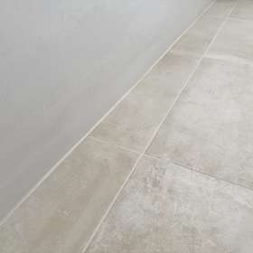 Moderne Boden- und Wandgest.