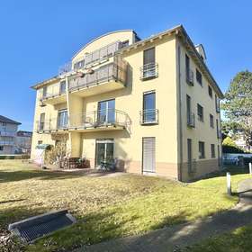 Beziehbare 4-Zimmerwohnung - Nähe Großer Garten! Balkon! Aufzug! 2 x TG! Gäste-Bad!