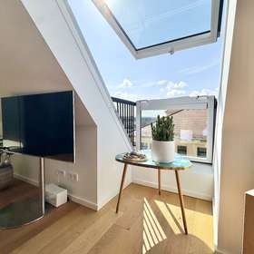 Schlafzimmer mit Balkonfenster