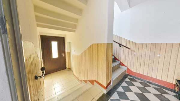 EG- Treppenhaus Eingangsbereich