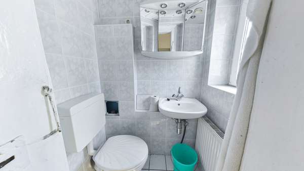 EG- WC 